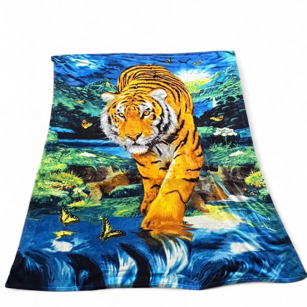 Vibrant Tiger Print Fleece Blanket